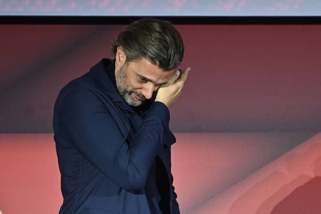 Marko PESIC wird zum Ehrenmitglied ernannt, ist geruehrt und weint. Jahreshauptversammlung 2025 des FC Bayern Muenchen e.V. am 02.11.2025, Rudi Sedlmayer Halle. Â