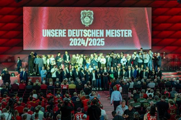 Die Deutschen Meister des FC Bayern 2024 2025, GER, FC Bayern Muenchen, Fussball, Bundesliga, Jahreshauptversammlung FC Bayern Muenchen eV 2025, 02.11.2025, DFL DFB REGULATIONS PROHIBIT ANY USE OF PHOTOGRAPHS AS IMAGE SEQUENCES AND OR QUASI-VIDEO, GER, FC Bayern Muenchen, Fussball, Bundesliga, Jahreshauptversammlung FC Bayern Muenchen eV 2025, 02.11.2025 Muenchen Copyright: xEibner-Pressefotox EP_EER