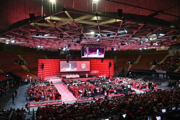 Uebersicht Halle, Rede Herbert HAINER (Praesident Bayern Muenchen). Jahreshauptversammlung 2025 des FC Bayern Muenchen e.V. am 02.11.2025, Rudi Sedlmayer Halle.