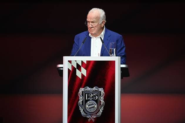 Rede Walter MENNEKES (2.Vizepraesident FC Bayern Muenchen), Jahreshauptversammlung 2025 des FC Bayern Muenchen e.V. am 02.11.2025, Rudi Sedlmayer Halle.