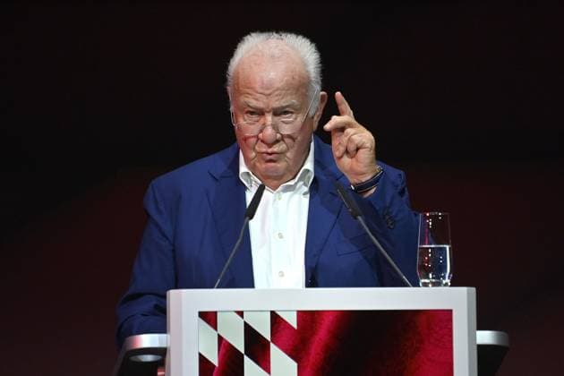 Rede Walter MENNEKES (2.Vizepraesident FC Bayern Muenchen), Jahreshauptversammlung 2025 des FC Bayern Muenchen e.V. am 02.11.2025, Rudi Sedlmayer Halle.
