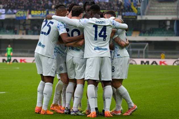 Inter - FC Internazionale s Piotr Zielinski celebrates after scoring a goal during Hellas Verona FC vs FC Internazionale, Italian soccer Serie A match in Verona, Italy, November 02 2025  Copyright: xAlessioxMarini IPAxSportx xipa-agency.netx xx IPA_67394887 IPA_Agency_IPA67394887
