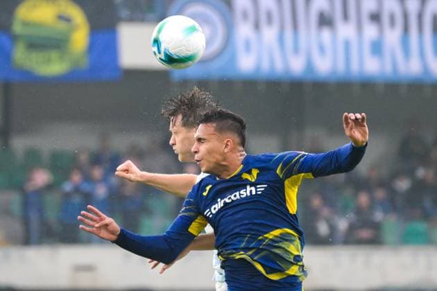 Header of Hellas Verona s Giovane during Hellas Verona FC vs FC Internazionale, Italian soccer Serie A match in Verona, Italy, November 02 2025  Copyright: xAlessioxMarini IPAxSportx xipa-agency.netx xx IPA_67394907 IPA_Agency_IPA67394907