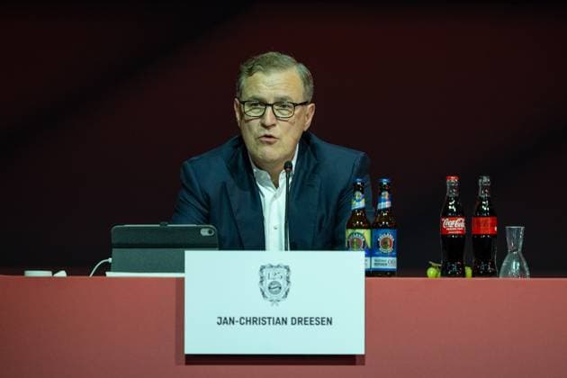 Jan-Christian Dreesen (FC Bayern Muenchen AG, Vorstandsvorsitzender), GER, FC Bayern Muenchen, Fussball, Bundesliga, Jahreshauptversammlung FC Bayern Muenchen eV 2025, 02.11.2025, DFL DFB REGULATIONS PROHIBIT ANY USE OF PHOTOGRAPHS AS IMAGE SEQUENCES AND OR QUASI-VIDEO, GER, FC Bayern Muenchen, Fussball, Bundesliga, Jahreshauptversammlung FC Bayern Muenchen eV 2025, 02.11.2025 Muenchen Copyright: xEibner-Pressefotox EP_EER