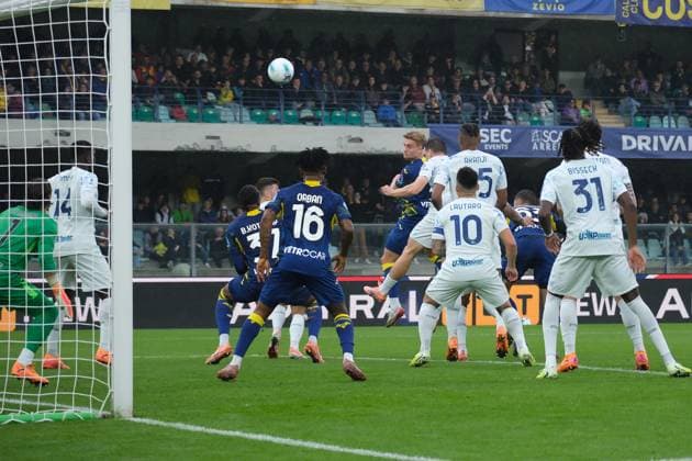 Martin Frese of Hellas Verona FC hit the ball during the soccer match between Hellas Verona FC and FC Internazionale, MD10 of Serie A Enilive Italian soccer championship 2025 2026 at Marcantonio Bentegodi Stadium on November 2, 2025, Verona, Italy.  Copyright: xRobertoxTommasini IPAxSportx xipa-agency.netx xx IPA_67395358 IPA_Agency_IPA67395358