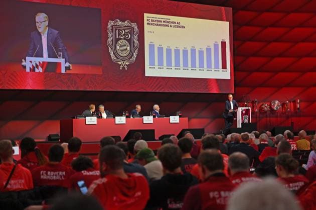 Rede Jan Christian DREESEN (Vorstandsvorsitzender FCB).Uebersicht, Jahreshauptversammlung 2025 des FC Bayern Muenchen e.V. am 02.11.2025, Rudi Sedlmayer Halle.