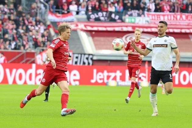 02.11.2025, xrekx, Fussball 2.Bundesliga, Fortuna Duesseldorf - 1.FC Kaiserslautern v.l. Jesper Daland (Fortuna Duesseldorf) Ivan Prtajin (1.FC Kaiserslautern) Zweikampf, Aktion, action, battle for the ball (DFL DFB REGULATIONS PROHIBIT ANY USE OF PHOTOGRAPHS as IMAGE SEQUENCES and or QUASI-VIDEO) Duesseldorf