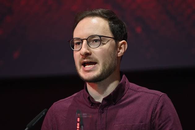 Michael OTT am Rednerpult, Einzelbild,angeschnittenes Einzelmotiv,Portraet,Portrait,Porträt. Jahreshauptversammlung 2025 des FC Bayern Muenchen e.V. am 02.11.2025, Rudi Sedlmayer Halle.