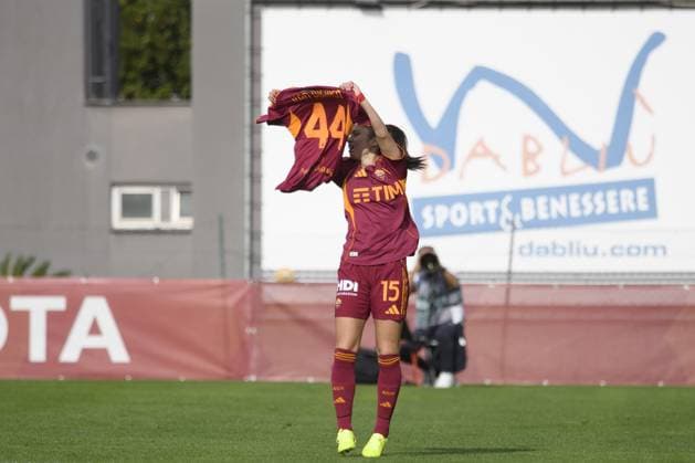 Giulia Dragoni of A.S. Roma Femminile scores the goal during the Serie A Women s match between AS Roma and FC Internazionale Milano at the Stadio delle Tre Fontane in Rome, Italy, on November 02, 2025.  Copyright: xMarioxQuartapelle IPAxSportx xipa-agency.netx xx IPA_67397100 IPA_Agency_IPA67397100