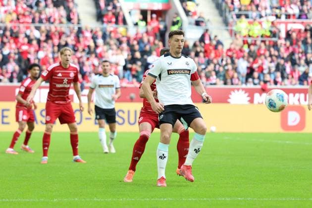 02.11.2025, xrekx, Fussball 2.Bundesliga, Fortuna Duesseldorf - 1.FC Kaiserslautern v.l. Daniel Hanslik (1.FC Kaiserslautern) (DFL DFB REGULATIONS PROHIBIT ANY USE OF PHOTOGRAPHS as IMAGE SEQUENCES and or QUASI-VIDEO) Duesseldorf