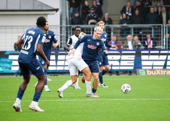 Deutschland: 3. Liga 2025 26, 13. Spieltag - TSG Hoffenheim II vs SV Waldhof Mannheim, Dietmar-Hopp-Stadion (Sinsheim): Paul¯Hennrich Paul¯Hennrich, (TSG¯1899¯Hoffenheim¯II, 11) Sinsheim Dietmar-Hopp-Stadion Baden-Württemberg Deutschland Copyright: xBenedictxChristx