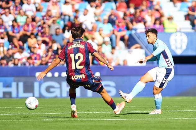 Fran Beltran (Celta Vigo) during the LaLiga EA Sports match between Levante UD and RC Celta at Ciudad de Valencia on November 2, 2025 in Valencia, Spain. (Photo by Maria Jose Segovia DeFodi Images) Fran Beltran Celta Vigo during the LaLiga EA Sports match between Levante UD and RC Celta at Ciudad de Valencia on November 2, 2025 in Valencia, Spain Photo by Maria Jose Segovia DeFodi Images