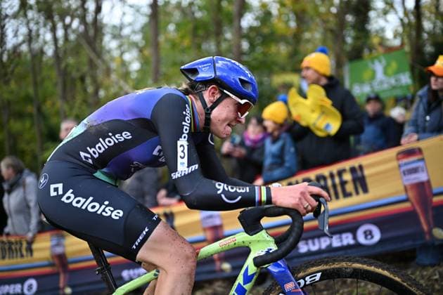 Dutch Lucinda Brand pictured in action during the elite women race of the Rapencross cyclocross in Lokeren, the second race (out of 8) of the X2O Badkamers Trophy, Sunday 02 November 2025. DAVIDxPINTENS  x138720645x