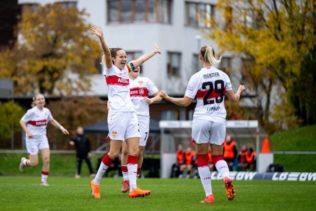 Fabienne Dongus (VfB Stuttgart, 33), Meike Meßmer (VfB Stuttgart, 29) jubeln ueber das Tor zum 1:0, GER, VfB Stuttgart vs VfR SW Warbeyen, Fussball, Frauen, 2. Bundesliga, 9. Spieltag, Saison 2025 2026, 02.11.2025 GER, VfB Stuttgart vs VfR SW Warbeyen, Fussball, Frauen, 2. Bundesliga, 9. Spieltag, Saison 2025 2026, 02.11.2025 Bad Cannstatt Copyright: xEibner-Pressefoto Memmlerx EP_MMR