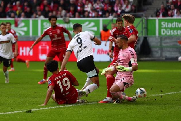 02.11.2025, xmohx, Fussball 2.Bundesliga, Fortuna Duesseldorf - 1.FC Kaiserslautern v.l. Ivan Prtajin (1. FC Kaiserslautern) Emmanuel Iyoha (Fortuna Duesseldorf) Florian Kastenmeier (Fortuna Duesseldorf) Zweikampf, Aktion, action, battle for the ball (DFL DFB REGULATIONS PROHIBIT ANY USE OF PHOTOGRAPHS as IMAGE SEQUENCES and or QUASI-VIDEO) Duesseldorf