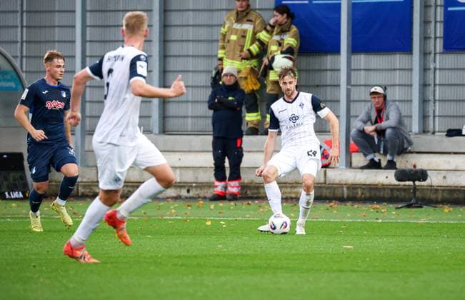 Deutschland: 3. Liga 2025 26, 13. Spieltag - TSG Hoffenheim II vs SV Waldhof Mannheim, Dietmar-Hopp-Stadion (Sinsheim): Lukas Klünter Lukas Kluenter, (SV Waldhof Mannheim, 24) Sinsheim Dietmar-Hopp-Stadion Baden-Württemberg Deutschland Copyright: xBenedictxChristx
