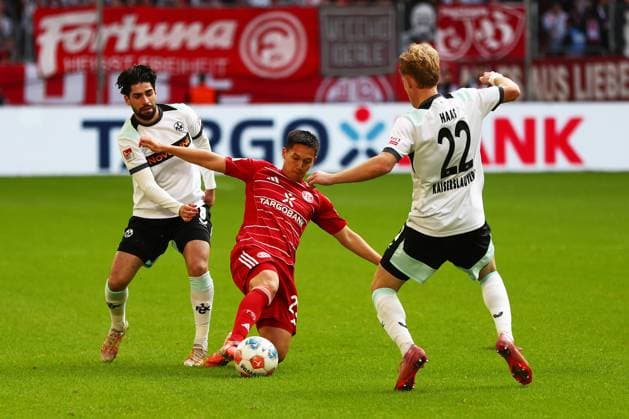 02.11.2025, xmohx, Fussball 2.Bundesliga, Fortuna Duesseldorf - 1.FC Kaiserslautern v.l. Semih Sahin (1. FC Kaiserslautern) Shinta Appelkamp (Fortuna Duesseldorf) Mika Haas (1. FC Kaiserslautern) Zweikampf, Aktion, action, battle for the ball (DFL DFB REGULATIONS PROHIBIT ANY USE OF PHOTOGRAPHS as IMAGE SEQUENCES and or QUASI-VIDEO) Duesseldorf