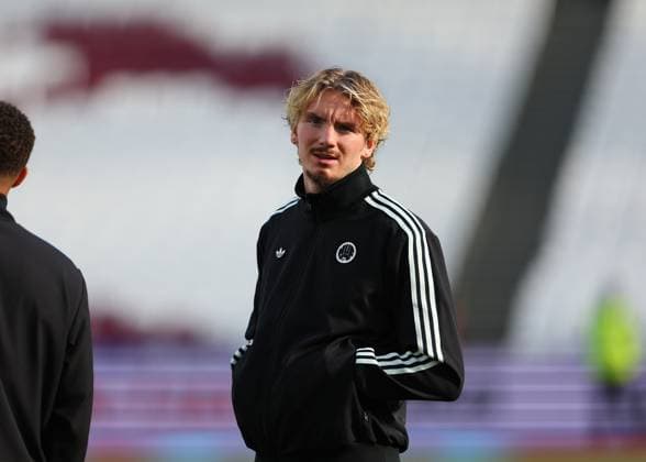 2nd November 2025; London Stadium, London, England; Premier League Football, West Ham United versus Newcastle United; Nick Woltemade of Newcastle United inspects the pitch before kick off  JohnxPatrickxFletcher