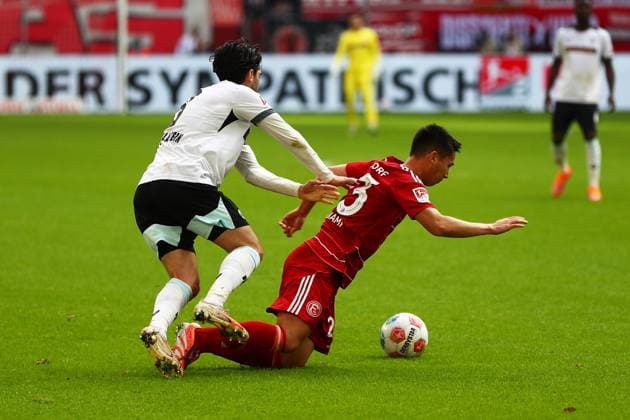 02.11.2025, xmohx, Fussball 2.Bundesliga, Fortuna Duesseldorf - 1.FC Kaiserslautern v.l. Semih Sahin (1. FC Kaiserslautern) Shinta Appelkamp (Fortuna Duesseldorf) Zweikampf, Aktion, action, battle for the ball (DFL DFB REGULATIONS PROHIBIT ANY USE OF PHOTOGRAPHS as IMAGE SEQUENCES and or QUASI-VIDEO) Duesseldorf