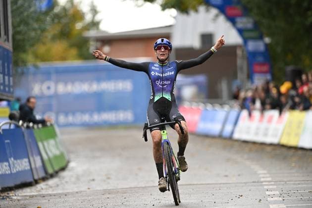 Dutch Lucinda Brand celebrates as she crosses the finish line at the elite women race of the Rapencross cyclocross in Lokeren, the second race (out of 8) of the X2O Badkamers Trophy, Sunday 02 November 2025. DAVIDxPINTENS  x138722084x