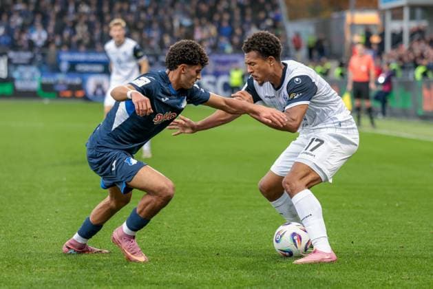 02.11.2025, xhettx, Fussball 3.Liga, TSG 1899 Hoffenheim U23 - SV Waldhof Mannheim v.l. Zweikampf zwischen Ayoub Amaimouni-Echghouyab (TSG Hoffenheim U23, 7) und Samuel Abifade (SV Waldhof Mannheim, 17) (DFL DFB REGULATIONS PROHIBIT ANY USE OF PHOTOGRAPHS as IMAGE SEQUENCES and or QUASI-VIDEO) Hoffenheim