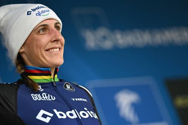 Dutch Lucinda Brand celebrates on the podium after winning the elite women race of the Rapencross cyclocross in Lokeren, the second race (out of 8) of the X2O Badkamers Trophy, Sunday 02 November 2025. DAVIDxPINTENS  x138722464x
