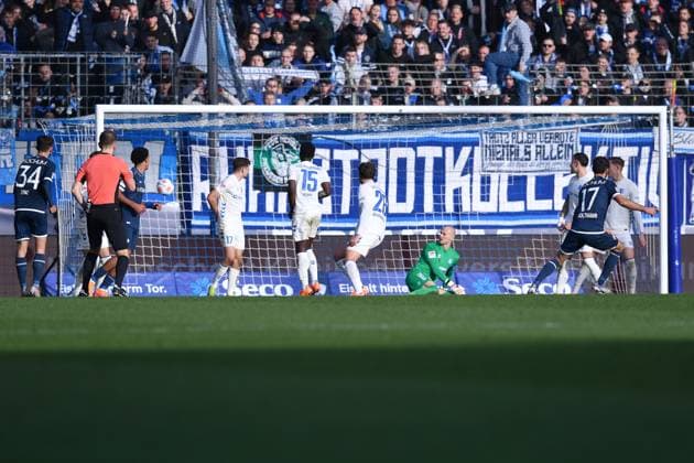 Fußball 2. Bundesliga 11. Spieltag VfL Bochum - 1. FC Magdeburg am 02.11.2025 im Vonovia Ruhrstadion in Bochum Tor zum 2:0 durch Gerrit Holtmann ( Bochum ) DFL regulations prohibit any use of photographs as image sequences and or quasi-video.