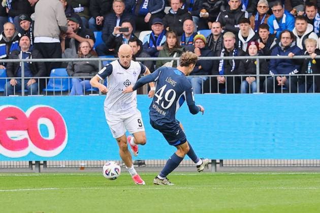 v. li. im Zweikampf Felix Lohkemper (SV Waldhof Mannheim II, 9), Yannik Luca Lührs (TSG Hoffenheim II, 49) GER, TSG 1899 Hoffenheim II gegen SV Waldhof Mannheim, Fussball, 3.Liga, 13.Spieltag, Spielzeit 2025 2026, 02.11.2025. (DFL DFB REGULATIONS PROHIBIT ANY USE OF PHOTOGRAPHS as IMAGE SEQUENCES and or QUASI-VIDEO). GER,TSG 1899 Hoffenheim II gegen Waldhof Mannheim, Fussball, 3.Liga, 13.Spieltag, Spielzeit 2025 2026, 02.11.2025. Hoffenheim Copyright: xEibner-Pressefoto JoergxHirschx EP_JHH