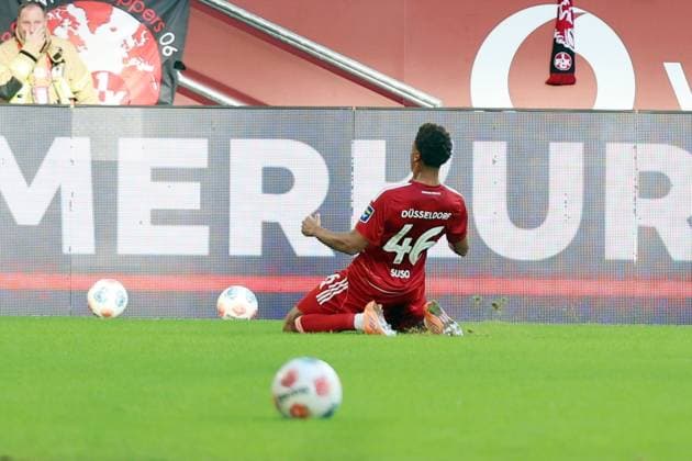 02.11.2025, xrekx, Fussball 2.Bundesliga, Fortuna Duesseldorf - 1.FC Kaiserslautern v.l. Torjubel nach dem Tor zum celebrating the goal celebrate 1:1 durch Sima Suso (Fortuna Duesseldorf) (DFL DFB REGULATIONS PROHIBIT ANY USE OF PHOTOGRAPHS as IMAGE SEQUENCES and or QUASI-VIDEO) Duesseldorf
