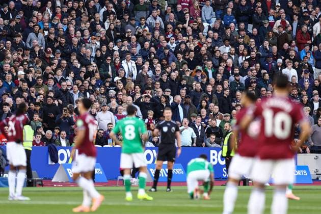 West Ham United v Newcastle United 02 November 2025, London - Premier League Football - West Ham United v Newcastle United - West Ham fans react after their team is denied a penalty by VAR and the refereeing team - Photo: Jacques Feeney Offside. London UK Copyright: xJacquesxFeeneyx xOffsidexOffside