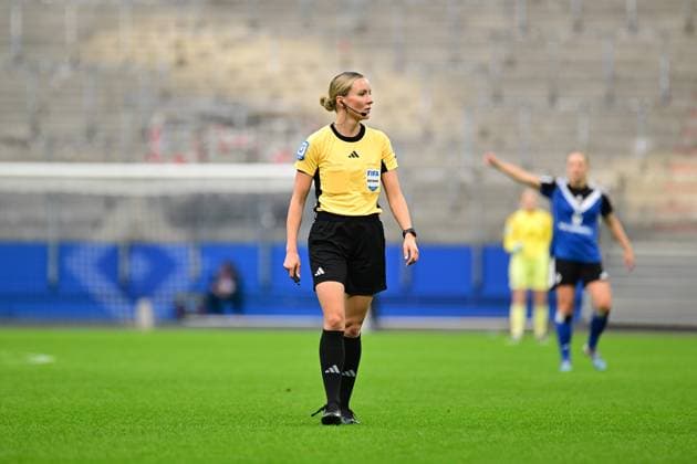 Fußball I Frauen I Saison 2025-2026 I Bundesliga I 8. Spieltag I Hamburger SV - Eintracht Frankfurt I 02.11.2025 Fabienne Michel (Schiedsrichterin) Hamburg Volkspark, Volksparkstadion, Stadion, Volkspark-Stadion Hamburg Deutschland Copyright: xLobeca FelixxSchlikisx