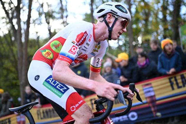 Belgian Michael Vanthourenhout pictured in action during the elite men race of the Rapencross cyclocross in Lokeren, the second race (out of 8) of the X2O Badkamers Trophy, Sunday 02 November 2025. DAVIDxPINTENS  x138724660x