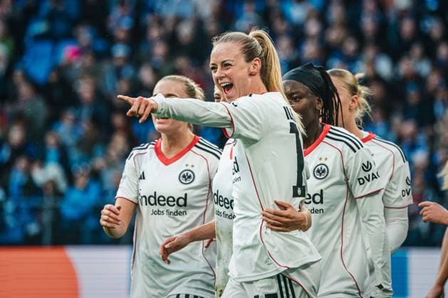 Google Pixel Frauen-Bundesliga: Hamburger SV vs. Eintracht Frankfurt, 02.11.2025 TOR, JUBEL: 1:0 Frankfurt Amanda Ilestedt (Eintracht Frankfurt, 13) trifft per Kopf; Fußball, Google Pixel Frauen-Bundesliga, 8. Spieltag: Hamburger SV vs. Eintracht Frankfurt am 02.11.2025 im Volksparkstadion, Hamburg DFB DFL REGULATIONS PROHIBIT ANY USE OF PHOTOGRAPHS AS IMAGE SEQUENCES AND OR QUASI-VIDEO. Copyright: xBEAUTIFULxSPORTS Tonhäuserx