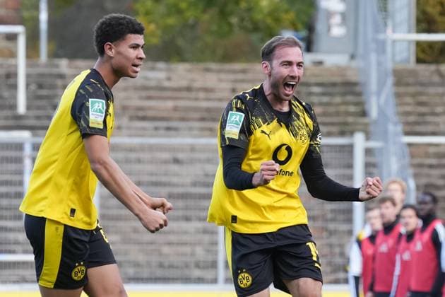 Sonntag, 02.11.2025 Saison 2025 2026 14. Spieltag Regionalliga West im Stadion Rote Erde, Dortmund, Germany. BV Borussia Dortmund U23 - 1. FC Bocholt. Torjubel nach dem 1:1 durch Michael Eberwein (BVB).