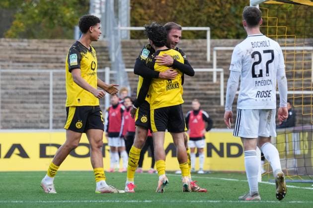 Sonntag, 02.11.2025 Saison 2025 2026 14. Spieltag Regionalliga West im Stadion Rote Erde, Dortmund, Germany. BV Borussia Dortmund U23 - 1. FC Bocholt. Torjubel nach dem 1:1 durch Michael Eberwein (BVB).