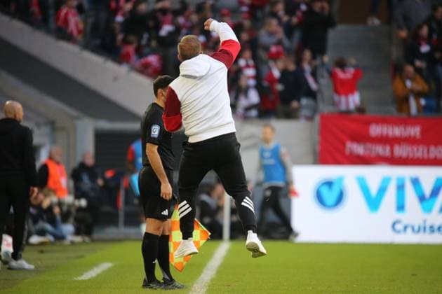 02.11.2025, xmohx, Fussball 2.Bundesliga, Fortuna Duesseldorf - 1.FC Kaiserslautern v.l. Jubel nach dem Tor zum 1:1 bei Trainer Coach Markus Anfang (Fortuna Duesseldorf) (DFL DFB REGULATIONS PROHIBIT ANY USE OF PHOTOGRAPHS as IMAGE SEQUENCES and or QUASI-VIDEO) Duesseldorf