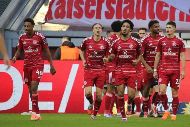 02.11.2025, xmohx, Fussball 2.Bundesliga, Fortuna Duesseldorf - 1.FC Kaiserslautern v.l. Torjubel nach dem Tor zum celebrating the goal celebrate 1:1 durch Sima Suso (Fortuna Duesseldorf) (DFL DFB REGULATIONS PROHIBIT ANY USE OF PHOTOGRAPHS as IMAGE SEQUENCES and or QUASI-VIDEO) Duesseldorf