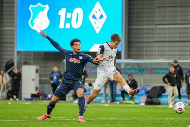 Fussball: 3. Liga, 13. Spieltag, TSG Hoffenheim II - SV Waldhof Mannheim am 02.11.2025 in Sinsheim (Dietmar-Hopp-Stadion), Deutschland, Saison 2025 2026 DFL REGULATIONS PROHIBIT ANY USE OF PHOTOGRAPHS AS IMAGE SEQUENCES AND OR QUASI VIDEO: Diego Michel (28, SVWM) schießt aufs Tor, verteidigt durch Labes, Ben Opoku (45, TSGII). Sinsheim Dietmar-Hopp-Stadion Deutschland Copyright: xChristophxKinzingerx