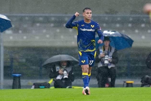 Hellas Verona FC v FC Internazionale - Serie A Enilive Giovane of Hellas Verona FC celebrates after scoring first goal during the Serie A Enilive match between Hellas Verona FC and FC Internazionale at Stadio Marcantonio Bentegodi on November 02, 2025 in Verona, Italy. Verona Stadio Marcantonio Bentegodi Veneto Italy Copyright: xGiuseppexMaffiax 251102_SerieA_Verona-Inter_GM_3946