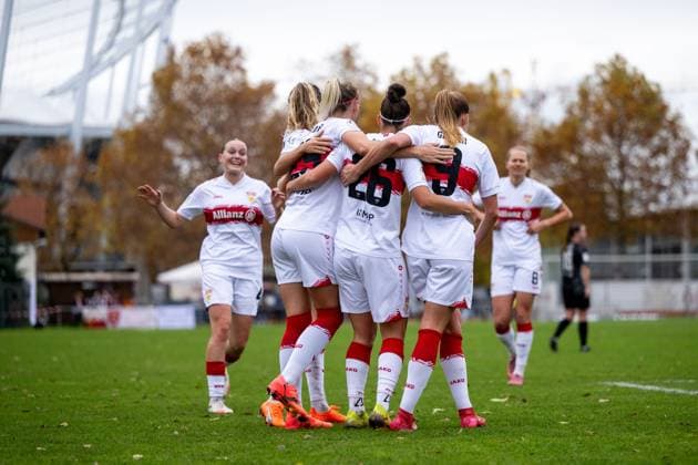 Katharina Schaefer (VfB Stuttgart, 04), Fabienne Dongus (VfB Stuttgart, 33), Nicole Billa (VfB Stuttgart, 26), Meike Meßmer (VfB Stuttgart, 29), Julia Glaser (VfB Stuttgart, 09) jubeln ueber das Tor zum 2:0, GER, VfB Stuttgart vs VfR SW Warbeyen, Fussball, Frauen, 2. Bundesliga, 9. Spieltag, Saison 2025 2026, 02.11.2025 GER, VfB Stuttgart vs VfR SW Warbeyen, Fussball, Frauen, 2. Bundesliga, 9. Spieltag, Saison 2025 2026, 02.11.2025 Bad Cannstatt Copyright: xEibner-Pressefoto Memmlerx EP_MMR