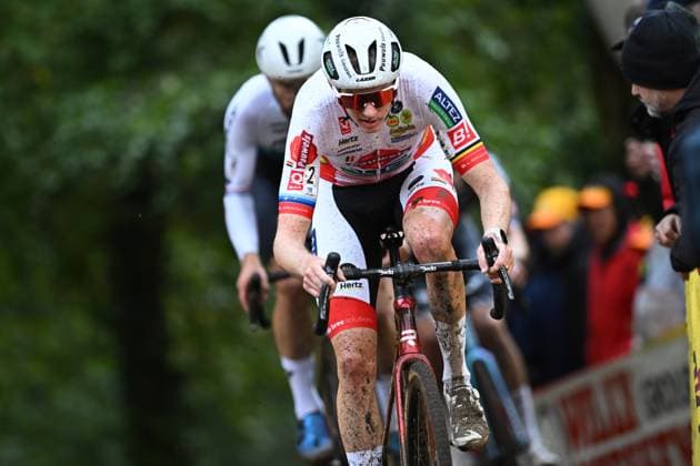 Belgian Michael Vanthourenhout pictured in action during the elite men race of the Rapencross cyclocross in Lokeren, the second race (out of 8) of the X2O Badkamers Trophy, Sunday 02 November 2025. DAVIDxPINTENS  x138726061x