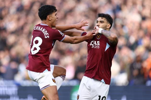 West Ham United v Newcastle United 02 November 2025, London - Premier League Football - West Ham United v Newcastle United - Lucas Paqueta of West Ham United celebrates scoring their 1st goal with Mateus Fernandes - Photo: Jacques Feeney Offside. London UK Copyright: xJacquesxFeeneyx xOffsidexOffside