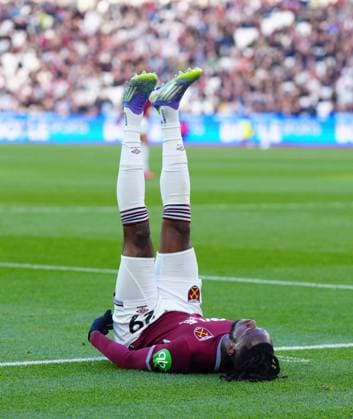 Aaron Wan-Bissaka of West Ham United West Ham United v Newcastle United, Premier League, Football, London Stadium, London, UK - 02 Nov 2025London London Stadium United Kingdom EDITORIAL USE ONLY No use with unauthorised audio, video, data, fixture lists, club league logos or live services. Online in-match use limited to 120 images, no video emulation. No use in betting, games or single club league player publications. Copyright: xJavierxGarcia Shutterstockx 15641474aa