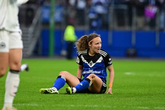 Fußball I Frauen I Saison 2025-2026 I Bundesliga I 8. Spieltag I Hamburger SV - Eintracht Frankfurt I 02.11.2025 Melanie Brunnthaler (11, Hamburger SV) Hamburg Volkspark, Volksparkstadion, Stadion, Volkspark-Stadion Hamburg Deutschland Copyright: xLobeca FelixxSchlikisx