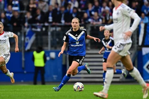 Fußball I Frauen I Saison 2025-2026 I Bundesliga I 8. Spieltag I Hamburger SV - Eintracht Frankfurt I 02.11.2025 Nina Räcke (39, Hamburger SV) Hamburg Volkspark, Volksparkstadion, Stadion, Volkspark-Stadion Hamburg Deutschland Copyright: xLobeca FelixxSchlikisx