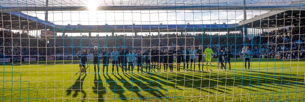 02.11.2025, 2. Bundesliga, 11. Spieltag, VfL Bochum 1848 - 1. FC Magdeburg, Die Spieler des VfL Bochum feiern mit den Fans, Bochum Vonovia Ruhrstadion NRW Deutschland xRHR-FOTO DEx Copyright: DennisxEwert RHR-FOTOx RHR-FOTO DE