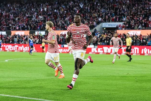 Fussball, Bundesliga Saison 2025 2026 9. Spieltag 1. FC Köln - Hamburger SV 02.11.2025, RheinEnergieSTADION Torjubel 1. FC Köln nach dem Tor zum 1-0 durch Ragnar Ache (1. FC Köln, 9) der Torschütze freut sich Köln RheinEnergieSTADION Nordrhein-Westfalen Deutschland