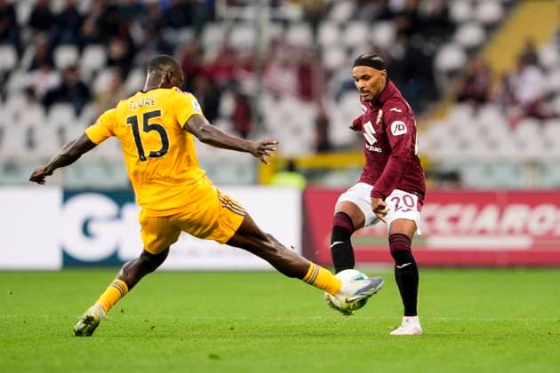 TorinoÕs Valentino Lazaro fights for the ball with PisaÕs Idrissa Toure during the Serie A soccer match between Torino Fc and Pisa at the Stadio Olimpico Grande Torino in Turin, north west Italy - November 2, 2025. - Soccer  Copyright: xFabioxFerrari LaPressex