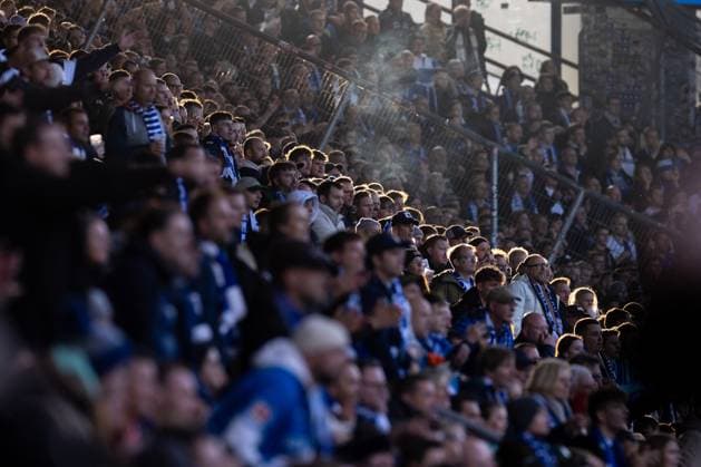 02.11.2025, 2. Bundesliga, 11. Spieltag, VfL Bochum 1848 - 1. FC Magdeburg, Fans des VfL Bochum auf der Tribüne, Bochum Vonovia Ruhrstadion NRW Deutschland xRHR-FOTO DEx Copyright: DennisxEwert RHR-FOTOx RHR-FOTO DE