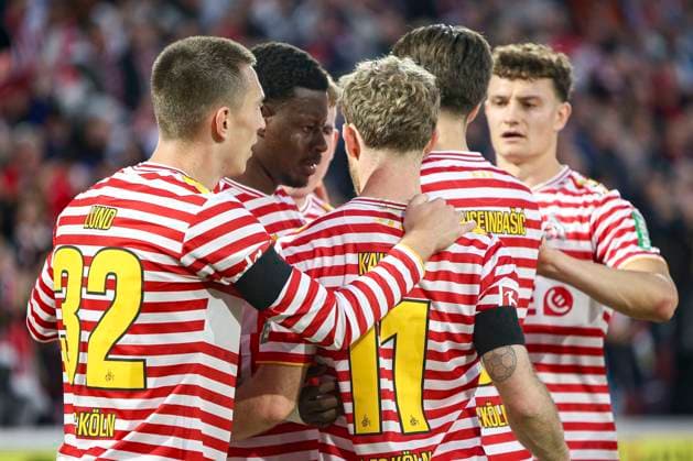 Köln, Deutschland, 02.11.25: Ragnar Ache (1. FC Köln) Torjubel, jubelt mit seiner Mannschaft nach dem Treffer zum 1:0 waehrend des Spiels der Bundesliga zwischen 1. FC Köln vs Hamburger SV in der RheinEnergieStadion Köln RheinEnergieStadion North Rhine-Westphalia Germany Copyright: xBrauer-Fotoagenturx xAdrianxSchlx